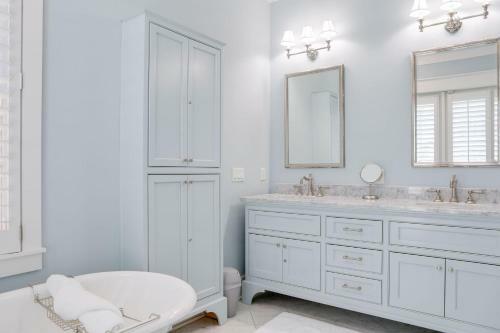 Our Happy Place - 50 Venice Circle By Dune Vacation Rentals