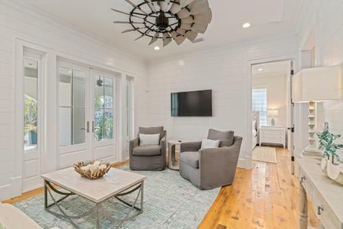 3527 East County Highway 30a