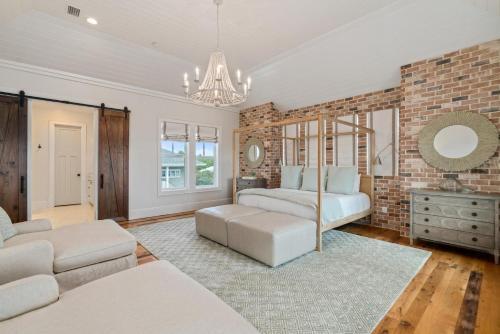 3527 East County Highway 30a