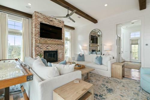 3527 East County Highway 30a