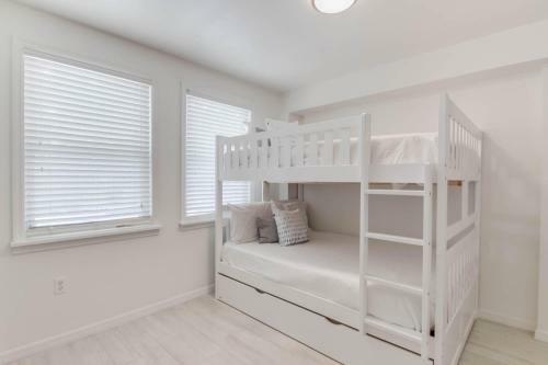 59 Santa Clara - Beachful Easy Feeling, Private Pool With Huge Yard!