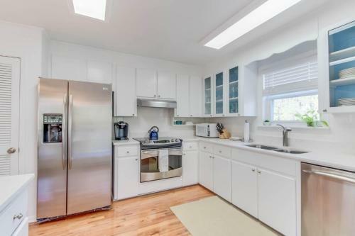 59 Santa Clara - Beachful Easy Feeling, Private Pool With Huge Yard!