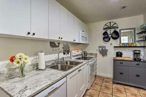 Emerald Coast Home With Yard - Walk To Beach!