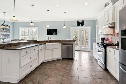 Villa Luxury Waterfront Private Party Compound! 30a - Fulls Craps - Kayak-5 Bikes -sleeps 18+