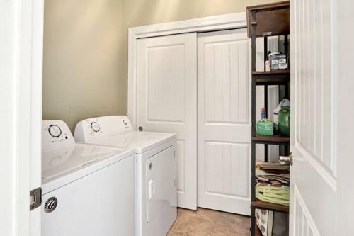 Villa Luxury Waterfront Private Party Compound! 30a - Fulls Craps - Kayak-5 Bikes -sleeps 18+