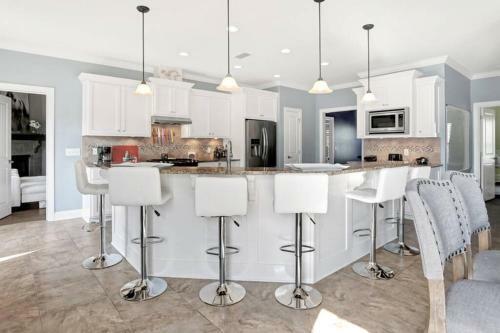 Villa Luxury Waterfront Private Party Compound! 30a - Fulls Craps - Kayak-5 Bikes -sleeps 18+