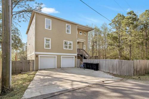 Villa Luxury Waterfront Private Party Compound! 30a - Fulls Craps - Kayak-5 Bikes -sleeps 18+