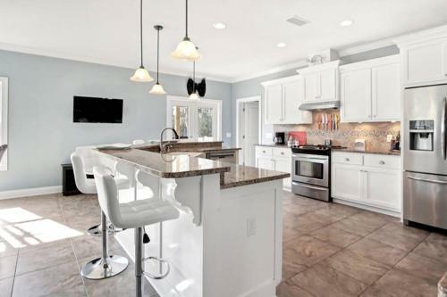 Villa Luxury Waterfront Private Party Compound! 30a - Fulls Craps - Kayak-5 Bikes -sleeps 18+