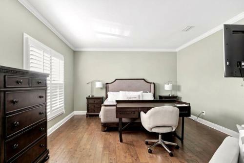 Villa Luxury Waterfront Private Party Compound! 30a - Fulls Craps - Kayak-5 Bikes -sleeps 18+
