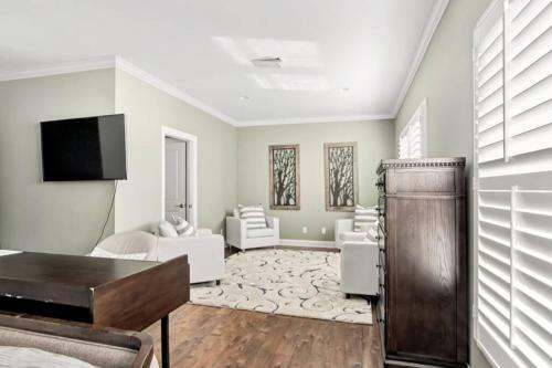Villa Luxury Waterfront Private Party Compound! 30a - Fulls Craps - Kayak-5 Bikes -sleeps 18+