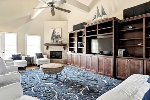 Villa Luxury Waterfront Private Party Compound! 30a - Fulls Craps - Kayak-5 Bikes -sleeps 18+
