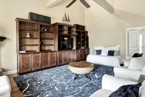 Villa Luxury Waterfront Private Party Compound! 30a - Fulls Craps - Kayak-5 Bikes -sleeps 18+