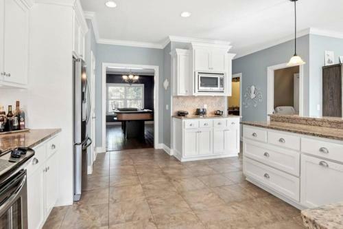 Villa Luxury Waterfront Private Party Compound! 30a - Fulls Craps - Kayak-5 Bikes -sleeps 18+