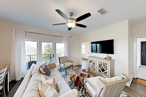 Apartamento Hidden Lakes Gem - Balcony & Pool - Walk To Beach Condo
