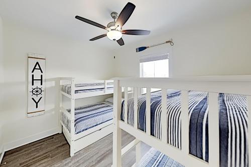 Apartamento Hidden Lakes Gem - Balcony & Pool - Walk To Beach Condo