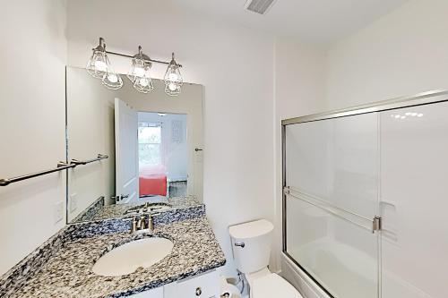 Apartamento Hidden Lakes Gem - Balcony & Pool - Walk To Beach Condo