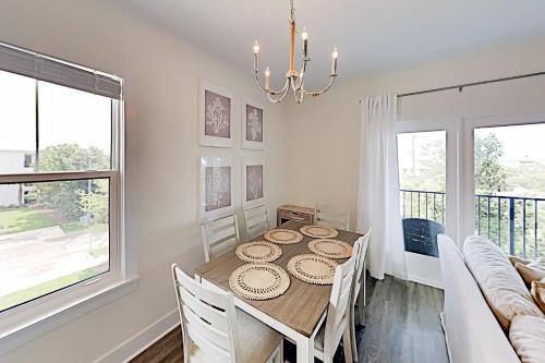 Apartamento Hidden Lakes Gem - Balcony & Pool - Walk To Beach Condo