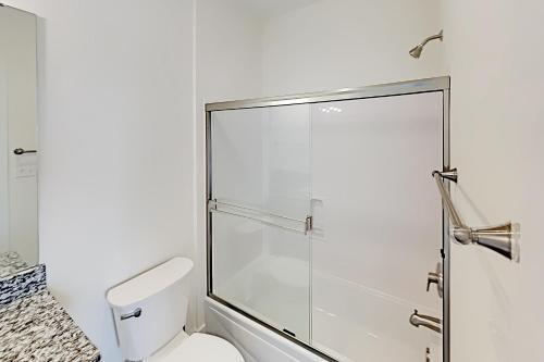 Apartamento Hidden Lakes Gem - Balcony & Pool - Walk To Beach Condo