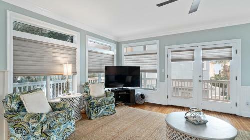 Private Pool, Private Beach Access Point, Beach Music- A Seagrove Delight!