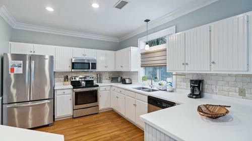 Private Pool, Private Beach Access Point, Beach Music- A Seagrove Delight!