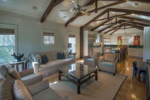 592 Western Lake Drive