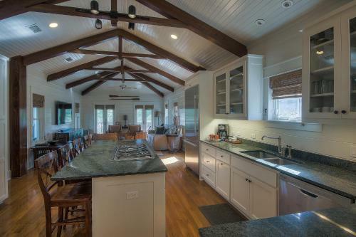 592 Western Lake Drive