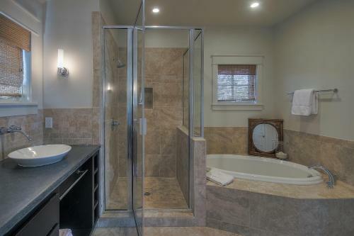 592 Western Lake Drive