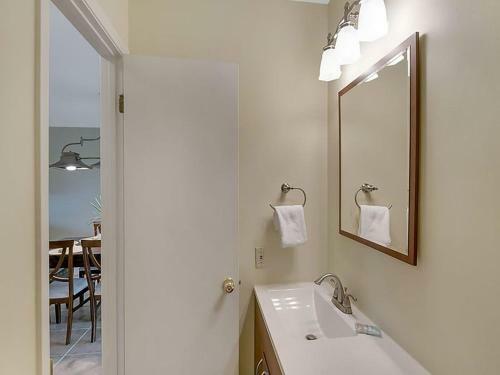 Apartamento Coastal Townhome - Private Beach Access! Four Miles From Seaside Condo