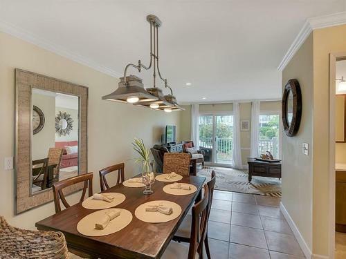 Apartamento Coastal Townhome - Private Beach Access! Four Miles From Seaside Condo