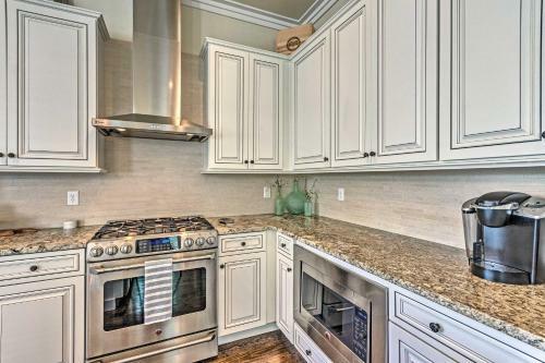 Beach Oasis With Pool Access, About 1 Mi To Shore!