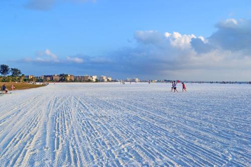 Apartamentos Siesta Beach House 5950 #311