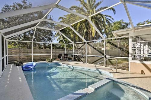 House 3 Miles To Siesta Key - Walk To Gulf Gate!
