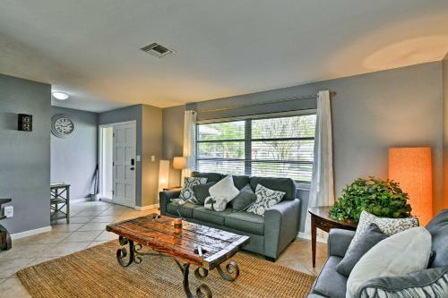 House 3 Miles To Siesta Key - Walk To Gulf Gate!