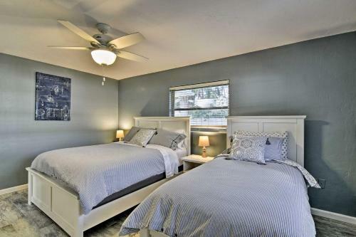 House 3 Miles To Siesta Key - Walk To Gulf Gate!