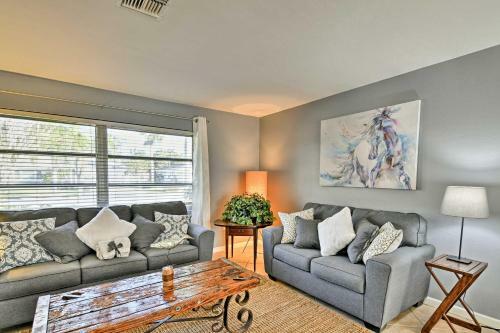 House 3 Miles To Siesta Key - Walk To Gulf Gate!