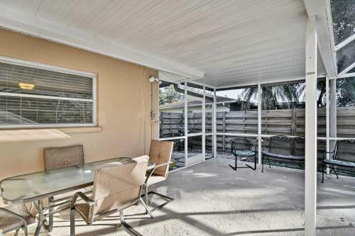 House 3 Miles To Siesta Key - Walk To Gulf Gate!