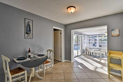 House 3 Miles To Siesta Key - Walk To Gulf Gate!