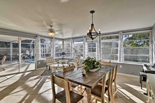 House 3 Miles To Siesta Key - Walk To Gulf Gate!