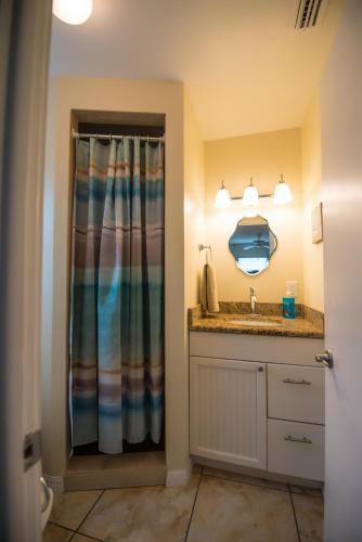 301 Avenida Del Norte - Siesta Key Village Condo