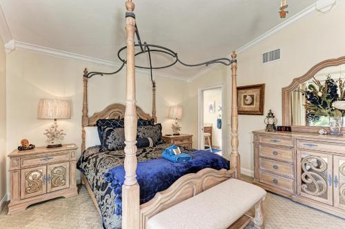 Gated Waterfront Estate With Private Pool & Dock Home