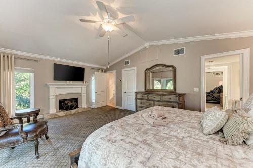 Gated Waterfront Estate With Private Pool & Dock Home