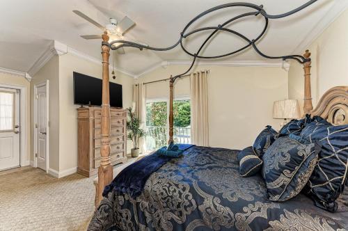 Gated Waterfront Estate With Private Pool & Dock Home