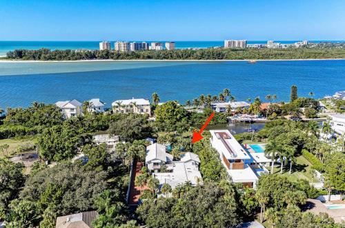 Gated Waterfront Estate With Private Pool & Dock Home