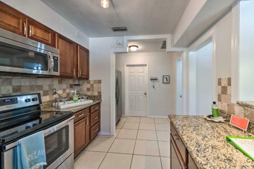Mid-mod Coastal Home With Pool 1 Mi To Beach