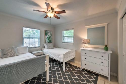 Mid-mod Coastal Home With Pool 1 Mi To Beach