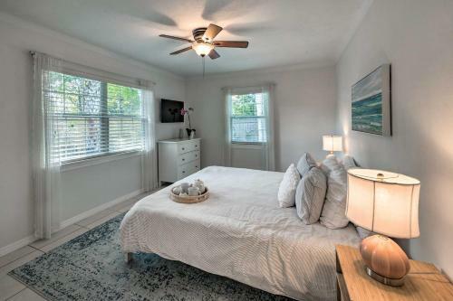 Mid-mod Coastal Home With Pool 1 Mi To Beach