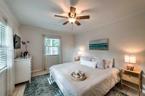 Mid-mod Coastal Home With Pool 1 Mi To Beach