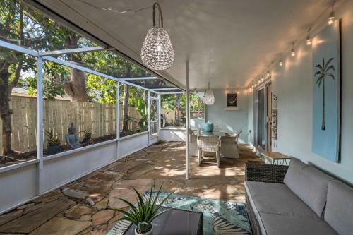 Mid-mod Coastal Home With Pool 1 Mi To Beach