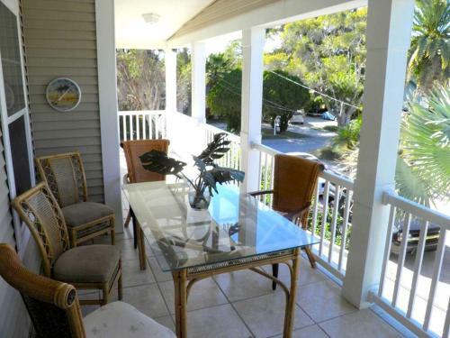 Siesta Key Waterfront Home ...........steps To Siesta Beach!!