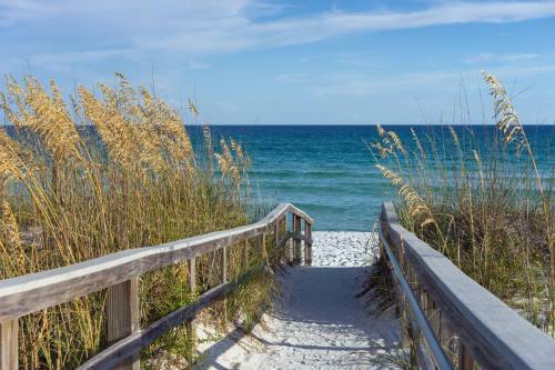 Siesta Key Waterfront Home ...........steps To Siesta Beach!!